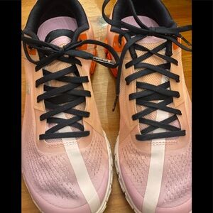 On Cloudflow
Rose | Fiji
Size: 7 (Women's)